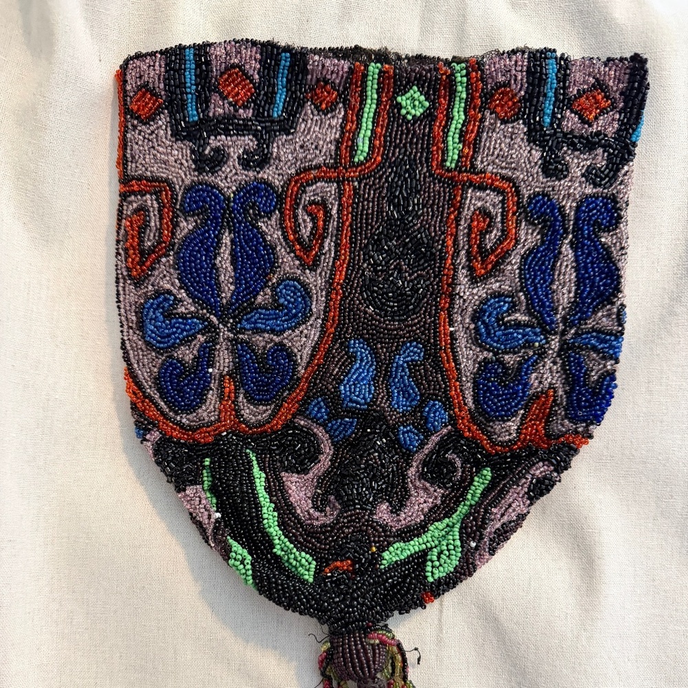 1920s Breathtaking, hand-beaded arts and crafts era evening purse